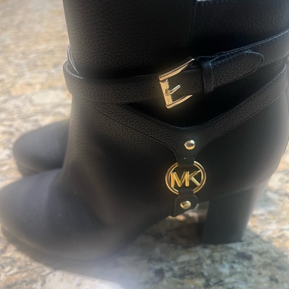 MICHAEL KORS WOMEN TALLY MK LOGO BLACK FAUX LEATHER DRESSY OFFICE BOOTS - Picture 6 of 9